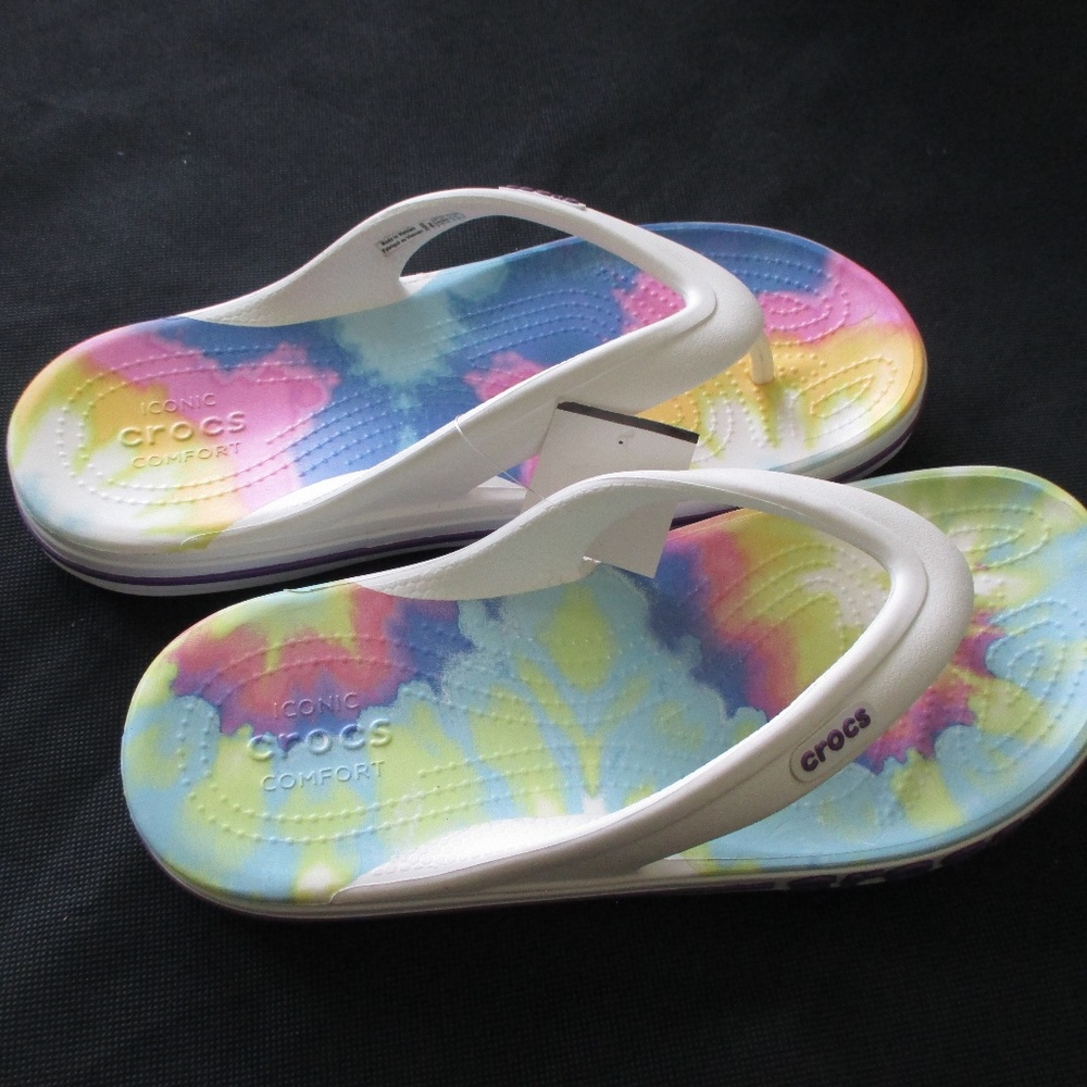 NWT - CROCS flip flops - sz 6W